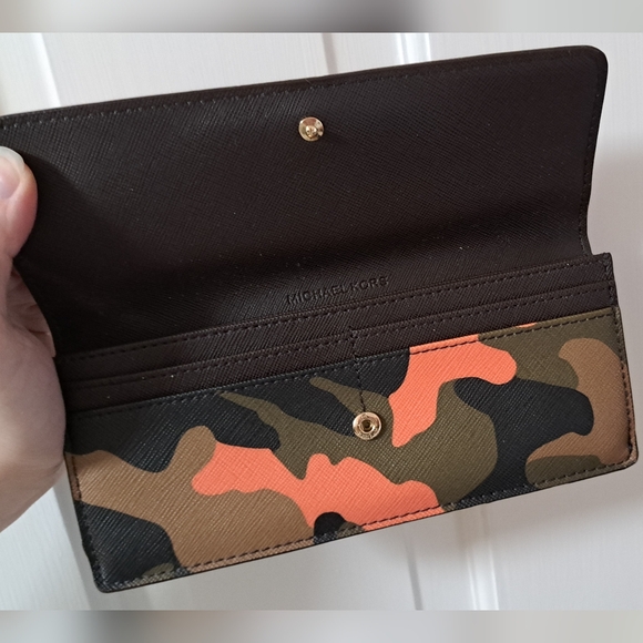 Camo Michael Kors Bag - Picture 4 of 6